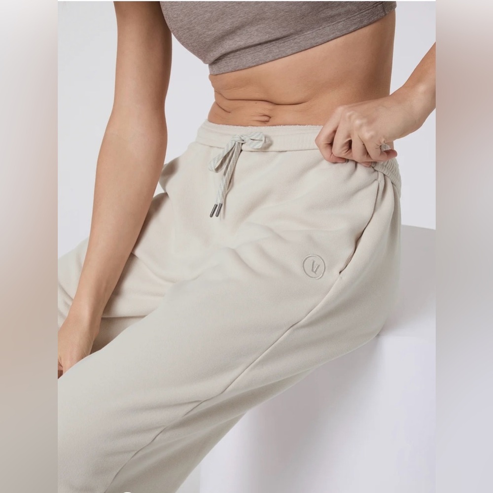 Vuori pants in size extra large - Picture 10 of 12